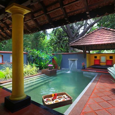 Taj Kumarakom Resort And Spa Kerala Exterior photo